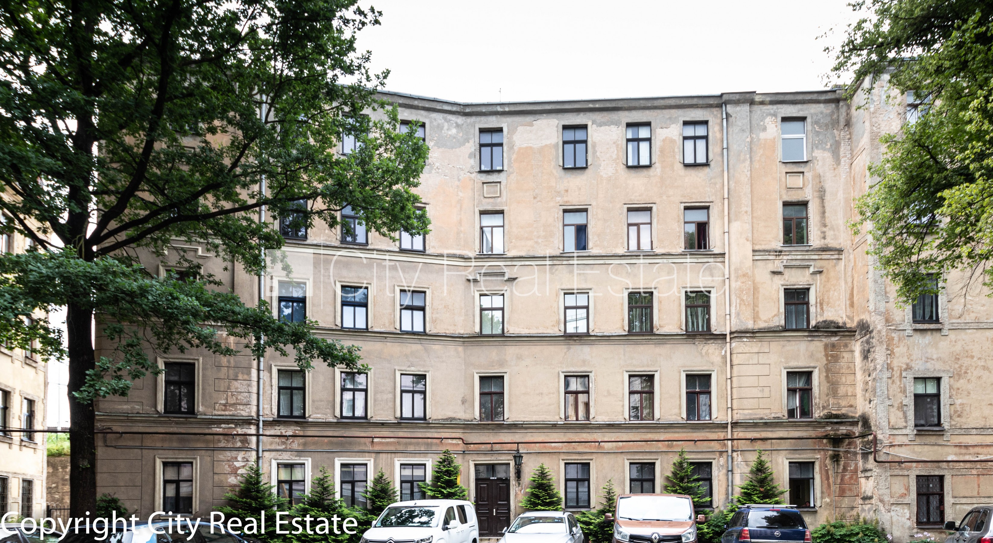 Sludinājumi. Pagalma ēka, slēgts pagalms, teritorijas iebrauktuves vārti aprīkoti ar automatizētu atvēršanās un Cena: 415 EUR/mēn Foto #1