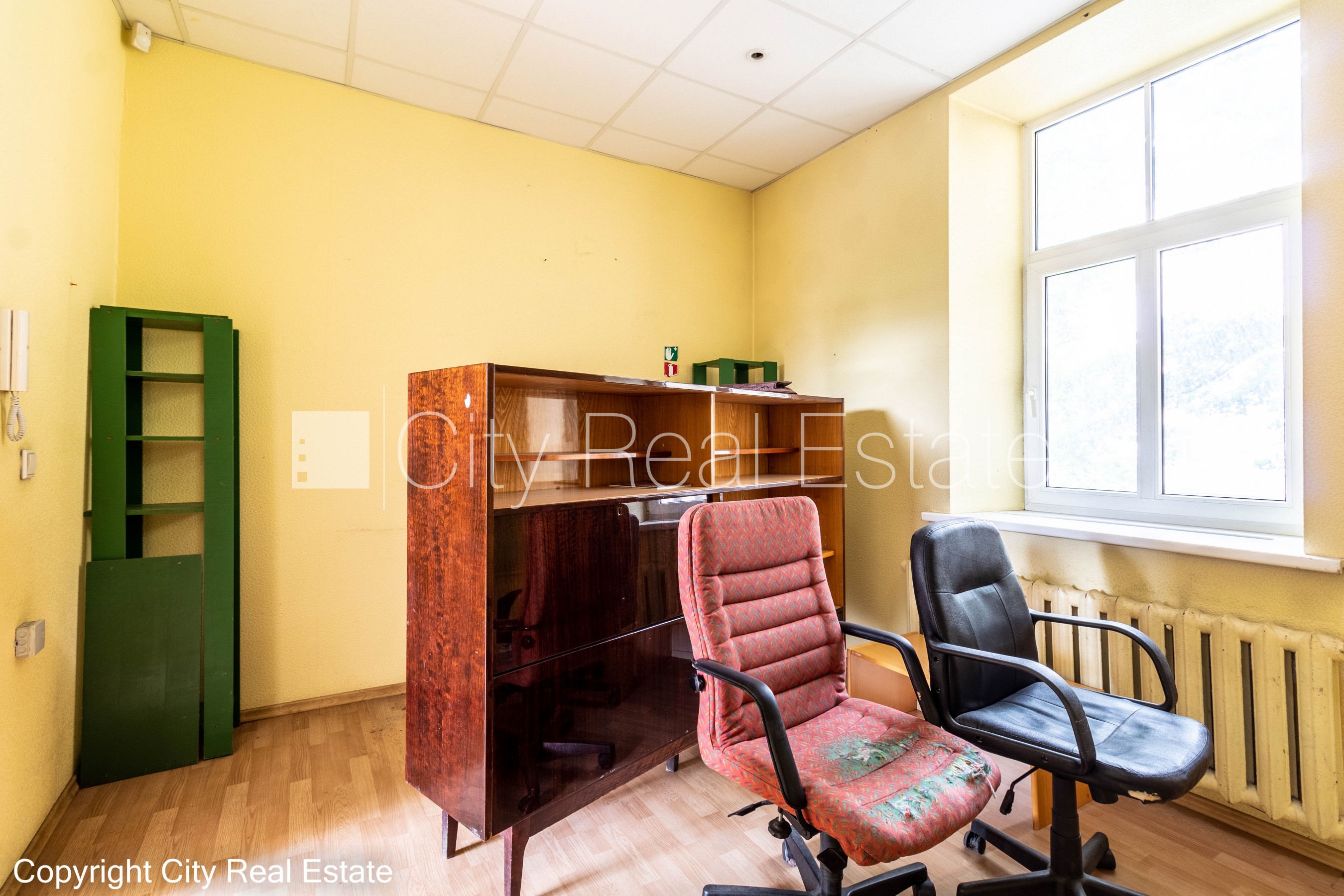 Sludinājumi. Pagalma ēka, slēgts pagalms, teritorijas iebrauktuves vārti aprīkoti ar automatizētu atvēršanās un Cena: 415 EUR/mēn Foto #5