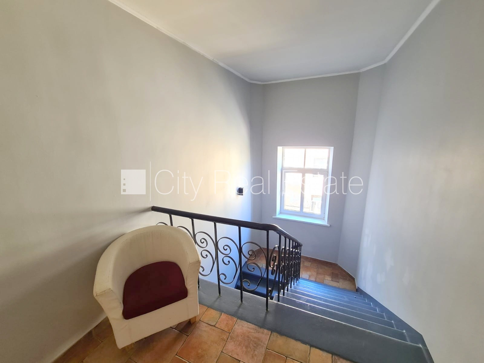 Sludinājumi. Fasādes māja, renovēta māja, slēgts pagalms, ieeja no pagalma, kāpņu telpa pēc kapitālā remonta, Cena: 260 EUR/mēn Foto #13