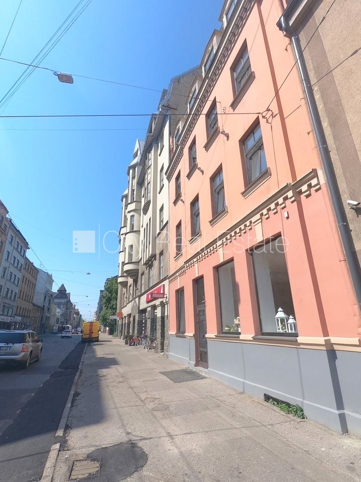 Sludinājumi. Fasādes māja, renovēta māja, slēgts pagalms, ieeja no pagalma, kāpņu telpa pēc kapitālā remonta, Cena: 260 EUR/mēn Foto #16