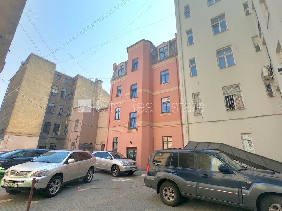 Sludinājumi. Fasādes māja, renovēta māja, slēgts pagalms, ieeja no pagalma, kāpņu telpa pēc kapitālā remonta, Cena: 260 EUR/mēn Foto #15