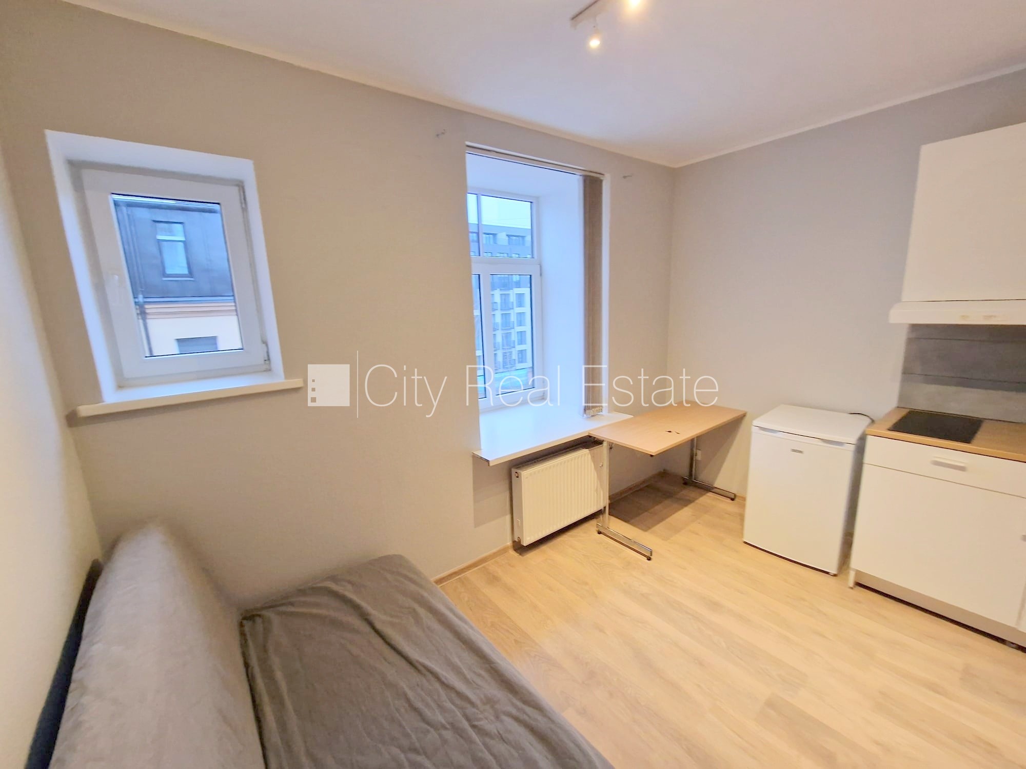 Sludinājumi. Fasādes māja, renovēta māja, slēgts pagalms, ieeja no pagalma, kāpņu telpa pēc kapitālā remonta, Cena: 260 EUR/mēn Foto #4