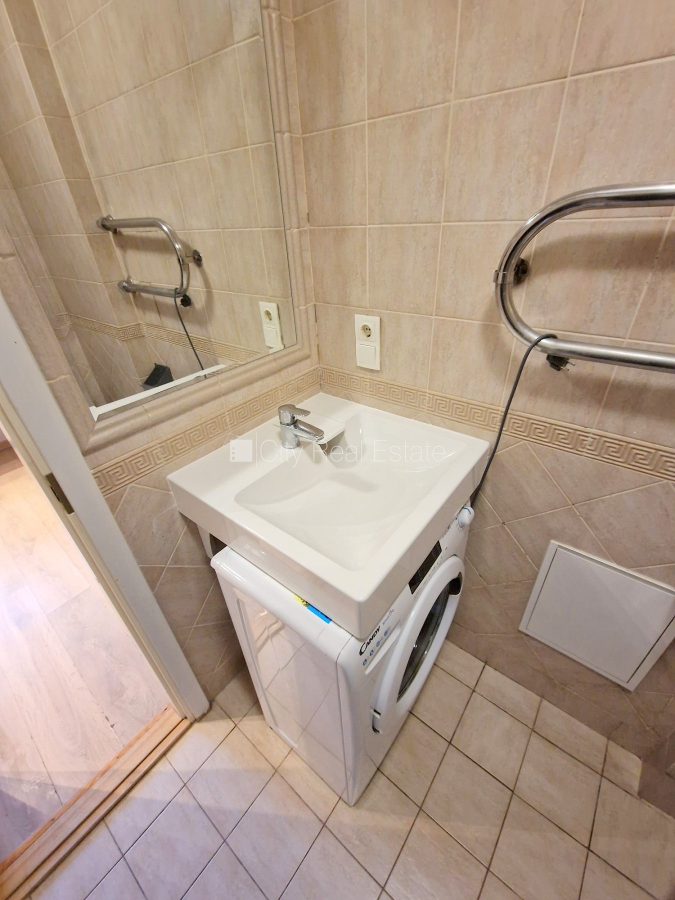 Sludinājumi. Fasādes māja, renovēta māja, slēgts pagalms, ieeja no pagalma, kāpņu telpa pēc kapitālā remonta, Cena: 260 EUR/mēn Foto #12