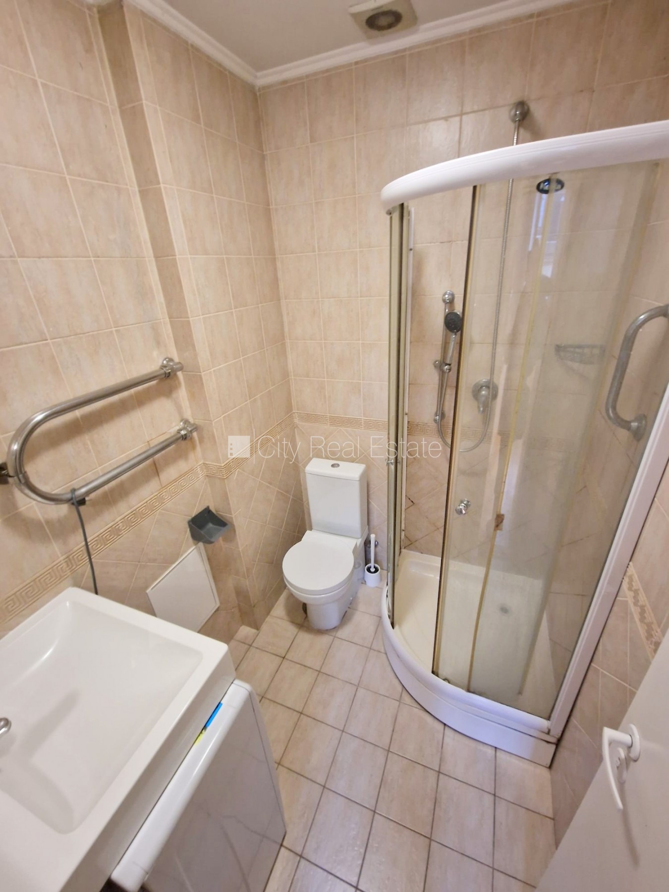 Sludinājumi. Fasādes māja, renovēta māja, slēgts pagalms, ieeja no pagalma, kāpņu telpa pēc kapitālā remonta, Cena: 260 EUR/mēn Foto #10