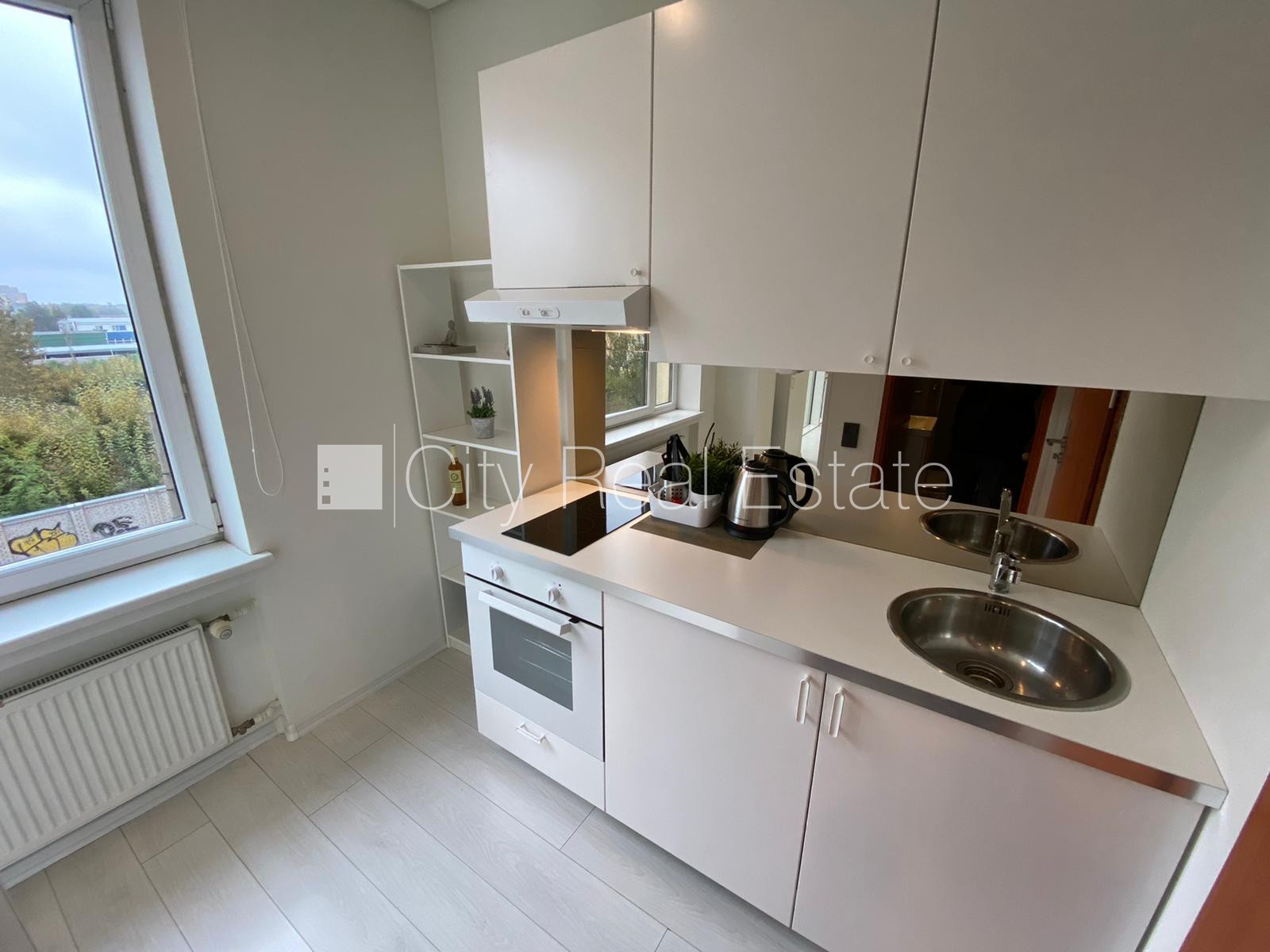 Sludinājumi. Jaunceltne, fasādes māja, ieeja no ielas, ir lifts, kāpņu telpa pēc kapitālā remonta, logi vērsti Cena: 330 EUR/mēn Foto #8