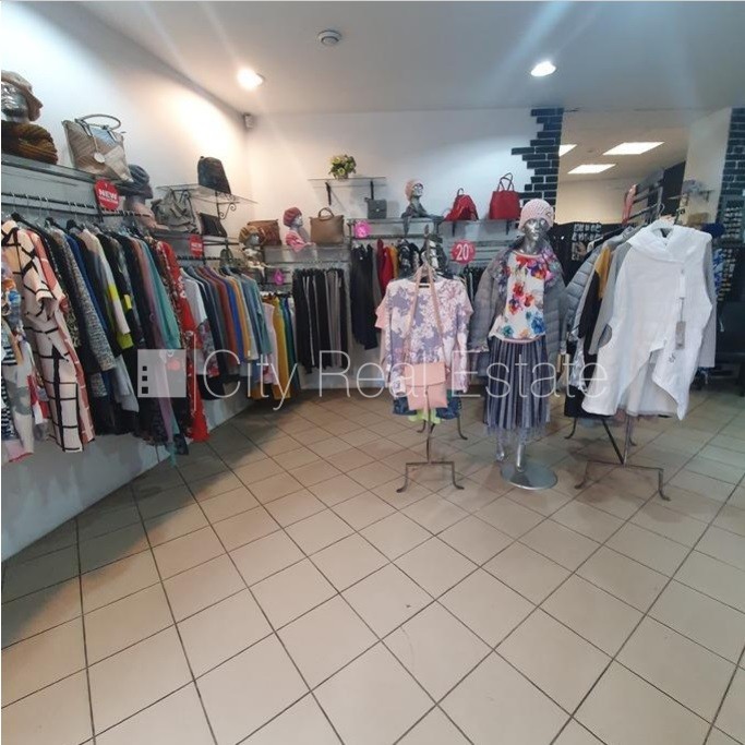 Sludinājumi. Fasādes māja, ieeja no ielas, logi vērsti uz ielas pusi, plašs skats no loga, halle 40 m2, Cena: 400 EUR/mēn Foto #4