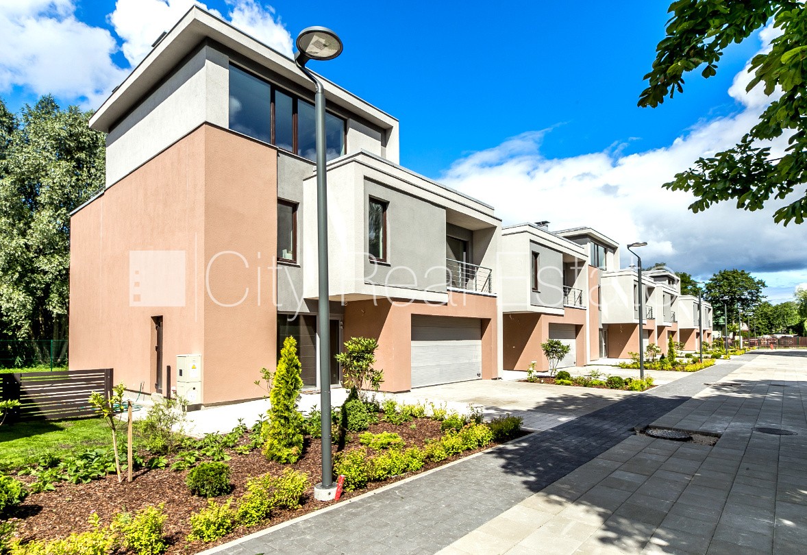 Объявление. Таунхаус, новостройка, благоустроенная озеленённая территория, подъездная дорога покрыта брущаткoй, Цена: 2500 EUR/мес. Foto #24