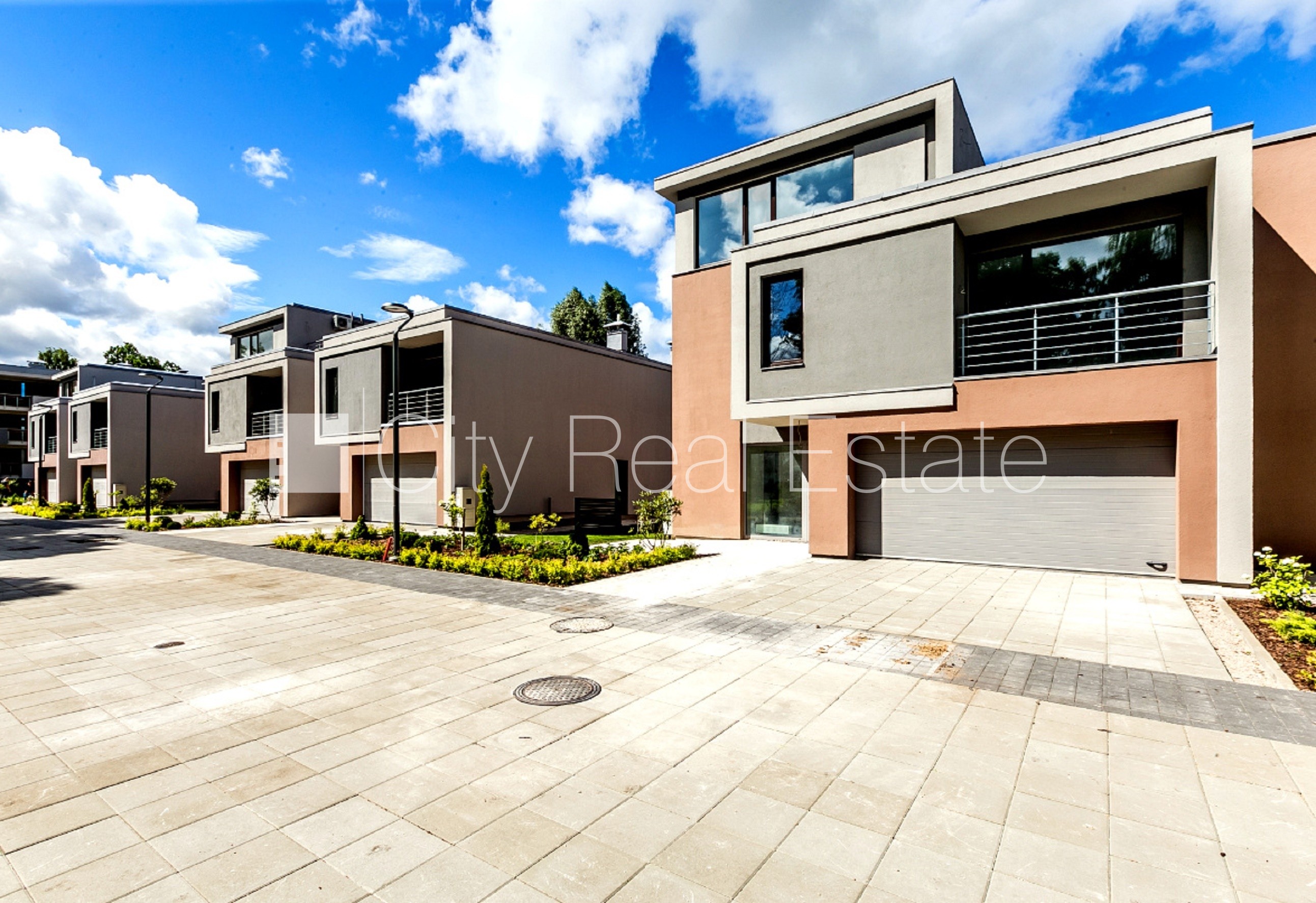 Объявление. Таунхаус, новостройка, благоустроенная озеленённая территория, подъездная дорога покрыта брущаткoй, Цена: 2500 EUR/мес. Foto #23