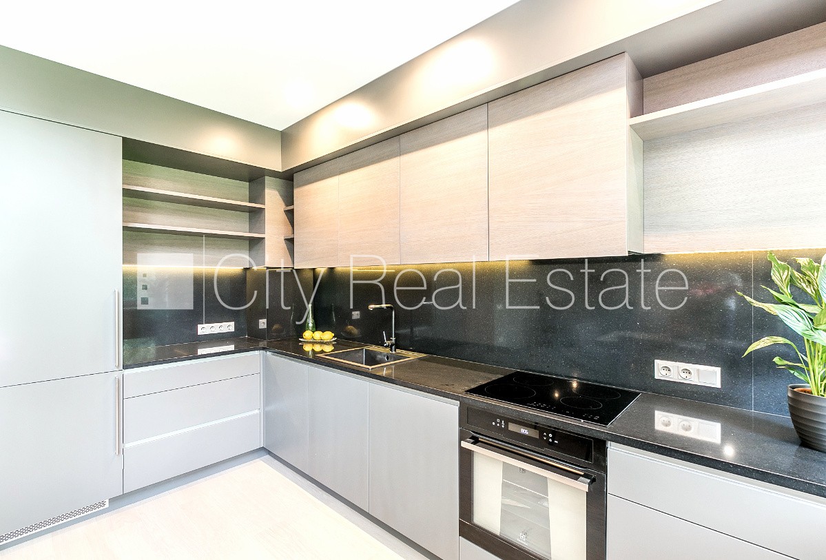 Объявление. Таунхаус, новостройка, благоустроенная озеленённая территория, подъездная дорога покрыта брущаткoй, Цена: 2500 EUR/мес. Foto #4