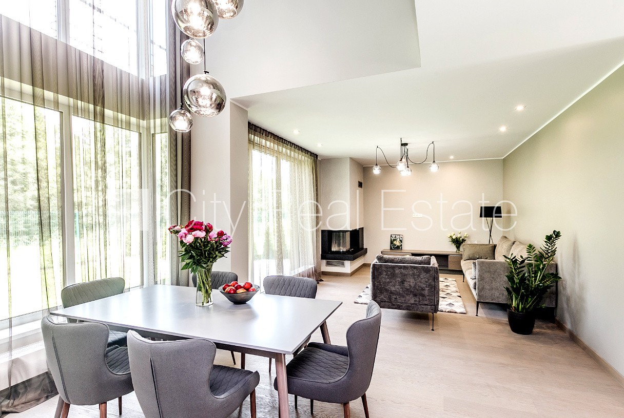 Объявление. Таунхаус, новостройка, благоустроенная озеленённая территория, подъездная дорога покрыта брущаткoй, Цена: 2500 EUR/мес. Foto #1