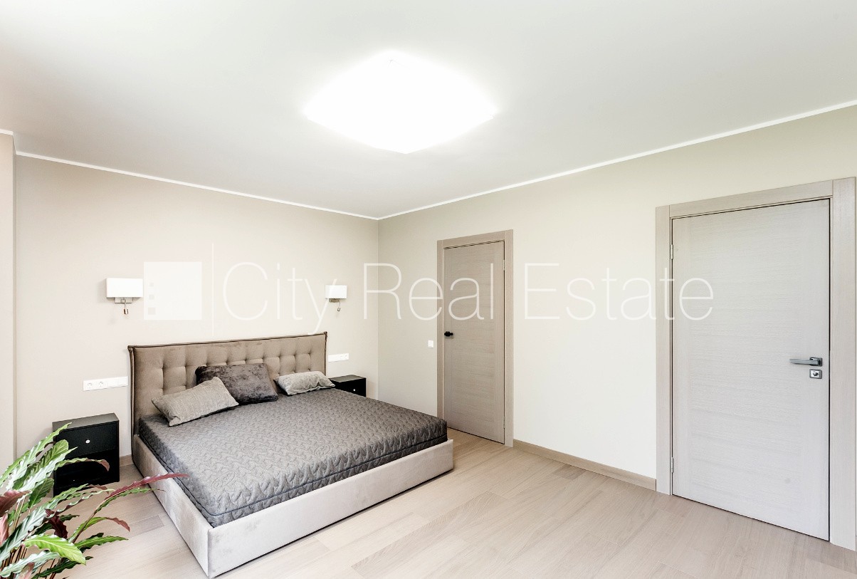 Объявление. Таунхаус, новостройка, благоустроенная озеленённая территория, подъездная дорога покрыта брущаткoй, Цена: 2500 EUR/мес. Foto #10