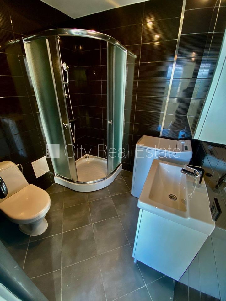 Объявление. Фасадный дом, реновированный дом, закрытый двор, вход с улицы, лифт, лестничная клетка после Цена: 290 EUR/мес. Foto #6