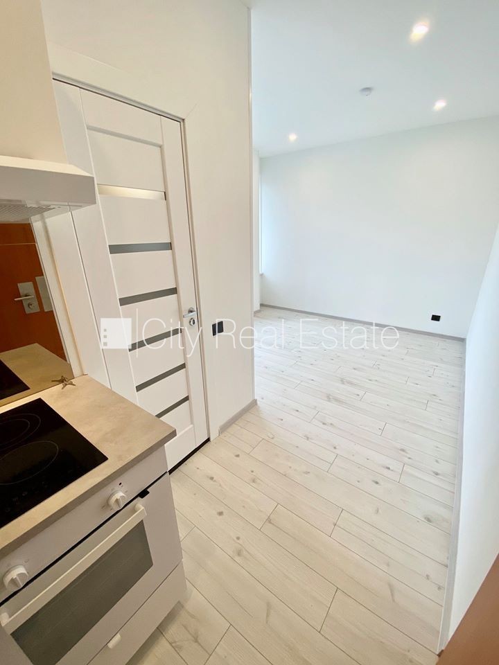 Объявление. Фасадный дом, реновированный дом, вход с улицы, лифт, лестничная клетка после капитального ремонта, Цена: 320 EUR/мес. Foto #7