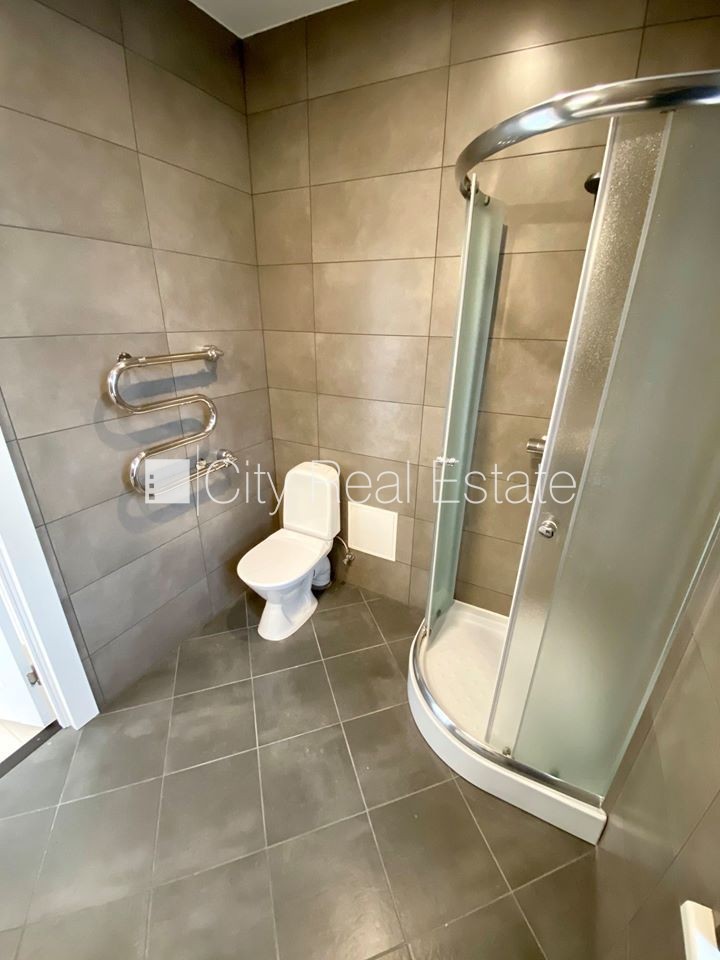 Объявление. Фасадный дом, реновированный дом, вход с улицы, лифт, лестничная клетка после капитального ремонта, Цена: 320 EUR/мес. Foto #8