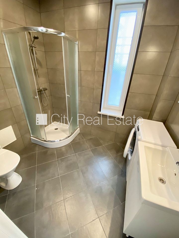 Объявление. Фасадный дом, реновированный дом, вход с улицы, лифт, лестничная клетка после капитального ремонта, Цена: 320 EUR/мес. Foto #9