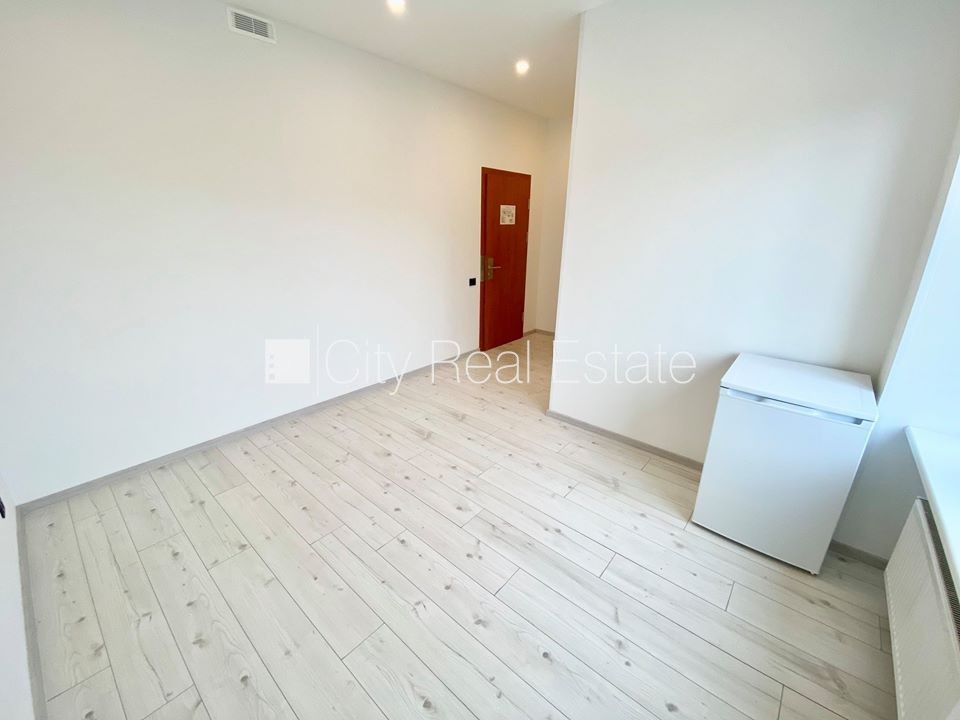 Объявление. Фасадный дом, реновированный дом, вход с улицы, лифт, лестничная клетка после капитального ремонта, Цена: 320 EUR/мес. Foto #3