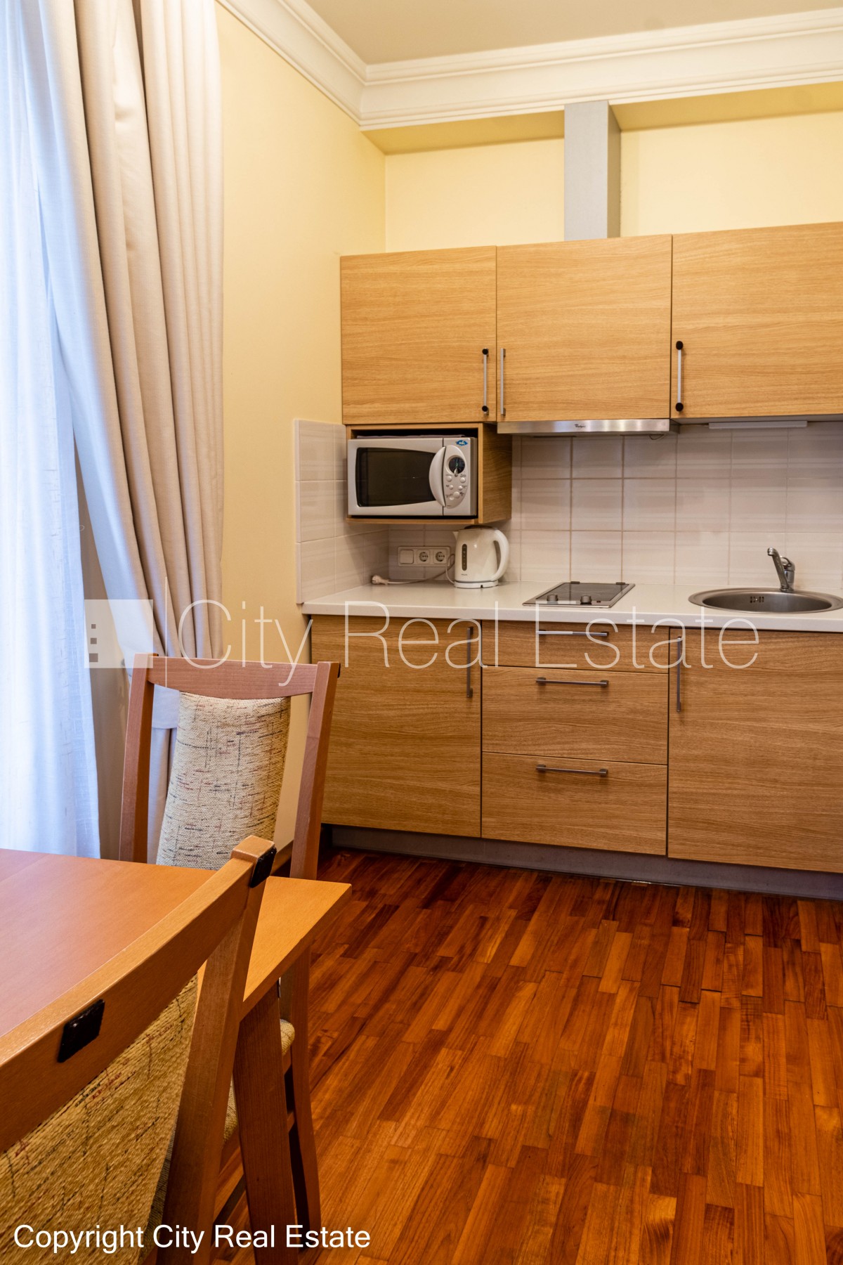 Sludinājumi. Fasādes māja, renovēta māja, ieeja no ielas, kāpņu telpa pēc kapitālā remonta, logi vērsti uz Cena: 400 EUR/mēn Foto #6