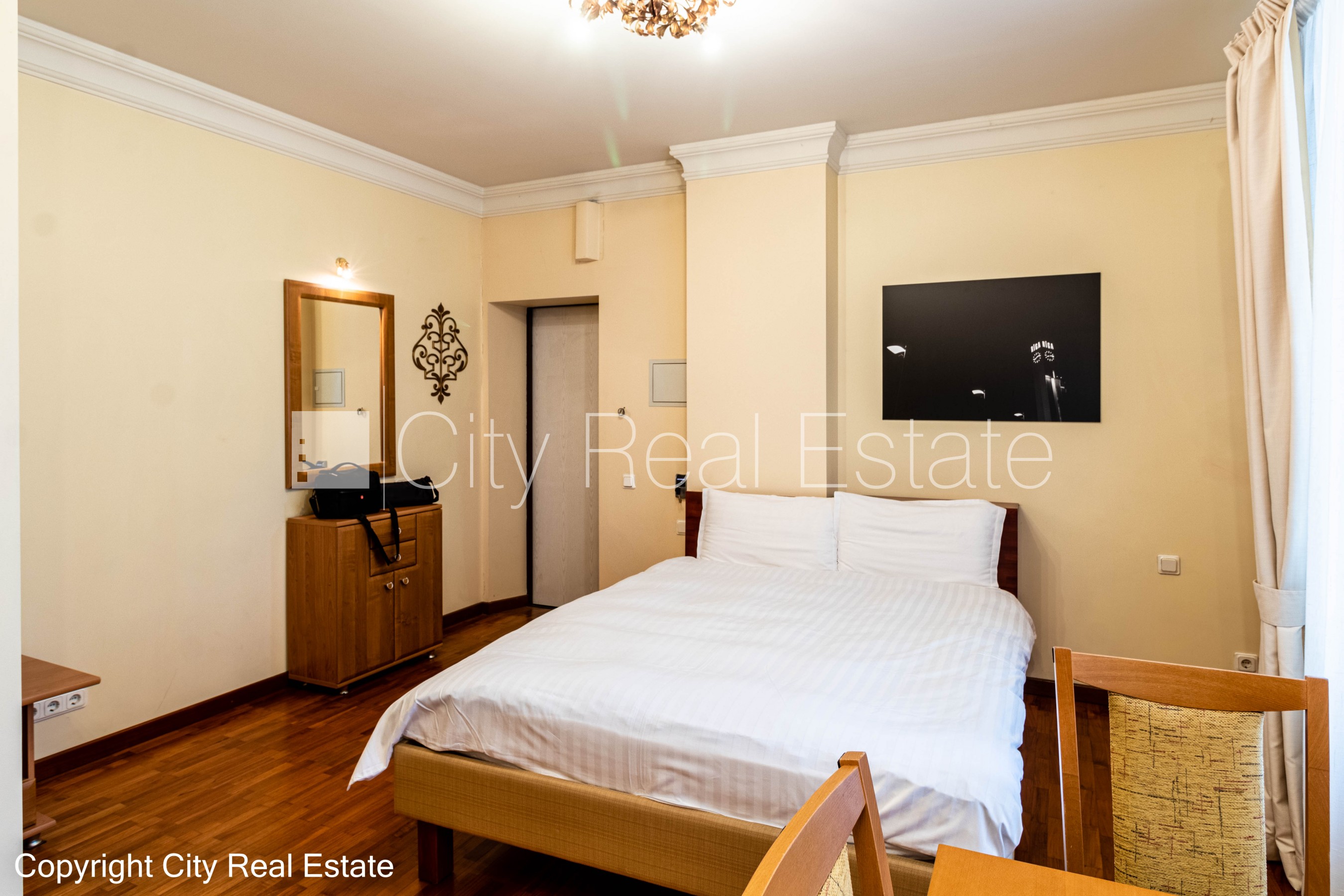 Sludinājumi. Fasādes māja, renovēta māja, ieeja no ielas, kāpņu telpa pēc kapitālā remonta, logi vērsti uz Cena: 400 EUR/mēn Foto #7