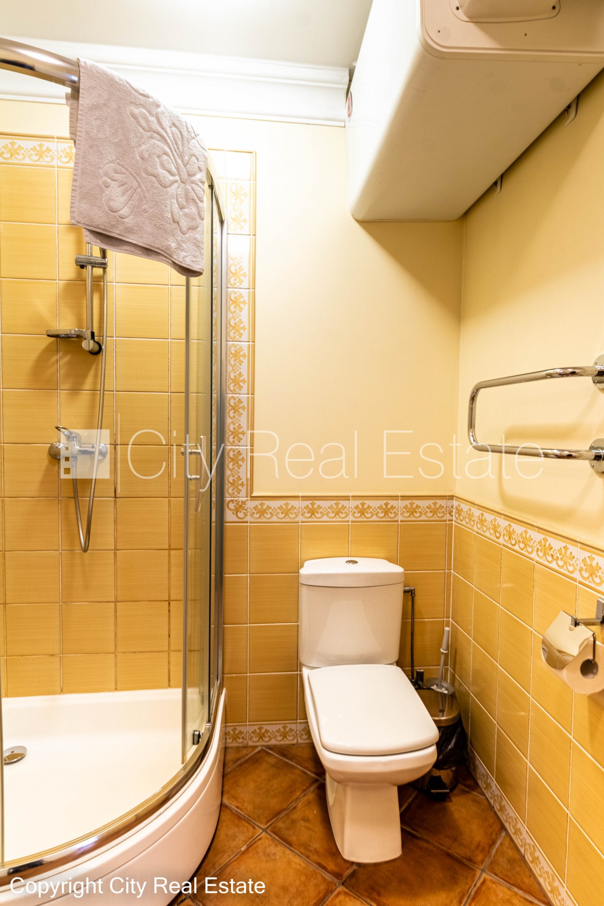 Sludinājumi. Fasādes māja, renovēta māja, ieeja no ielas, kāpņu telpa pēc kapitālā remonta, logi vērsti uz Cena: 400 EUR/mēn Foto #13