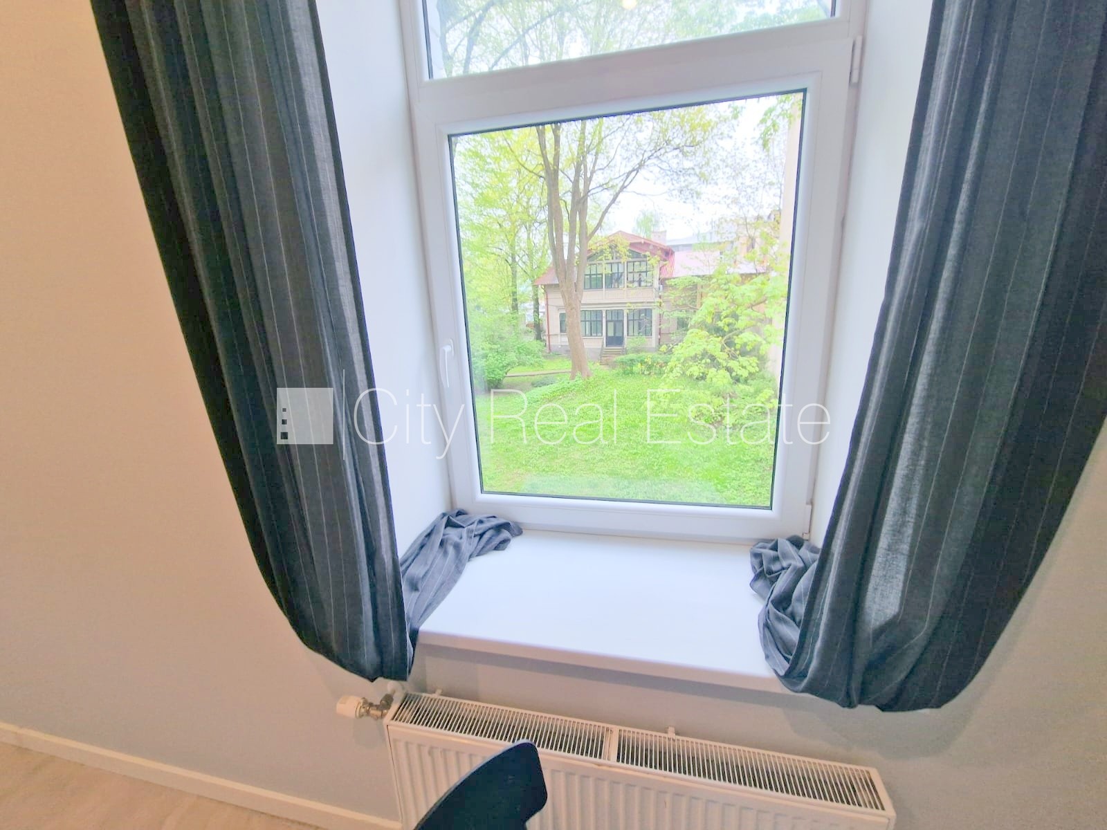 Объявление. Здание во дворе, реновированный дом, закрытый двор, вход со двора, лестничная клетка после Цена: 340 EUR/мес. Foto #7