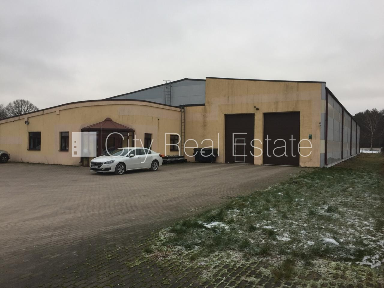 Sludinājumi. Slēgta teritorija, iebrauktuves vārtu augstums 6 m, vieta vairākām automašīnām, kabinets 4 gab., Cena: 5748 EUR/mēn Foto #7