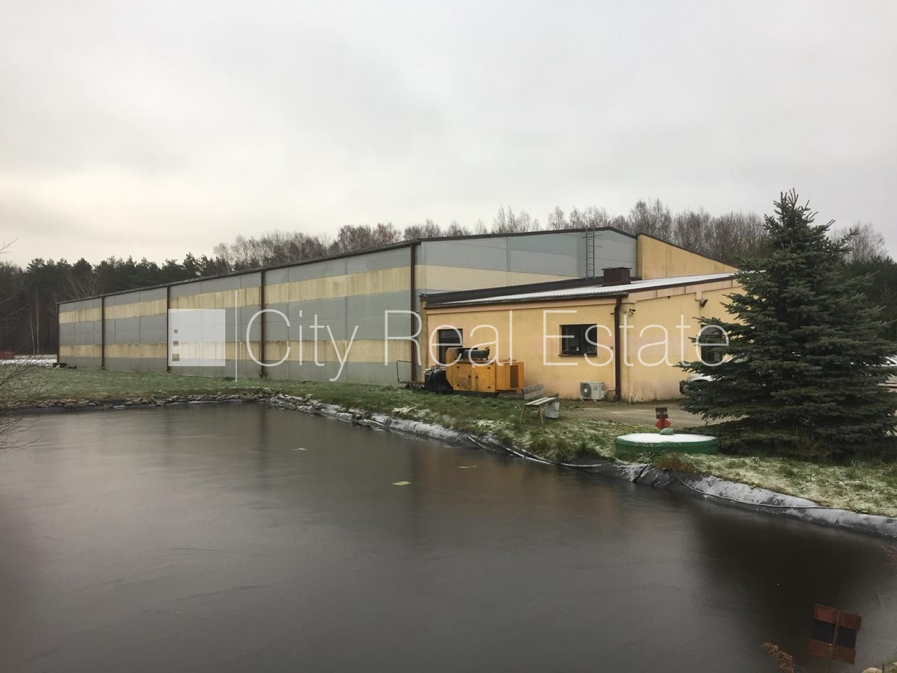 Sludinājumi. Slēgta teritorija, iebrauktuves vārtu augstums 6 m, vieta vairākām automašīnām, kabinets 4 gab., Cena: 5748 EUR/mēn Foto #9