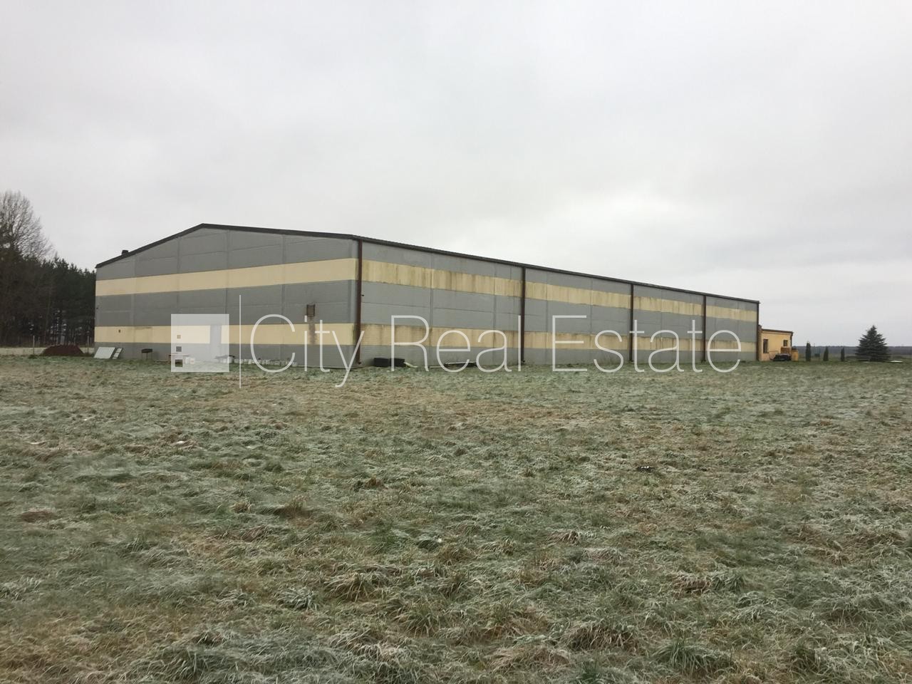 Sludinājumi. Slēgta teritorija, iebrauktuves vārtu augstums 6 m, vieta vairākām automašīnām, kabinets 4 gab., Cena: 5748 EUR/mēn Foto #10