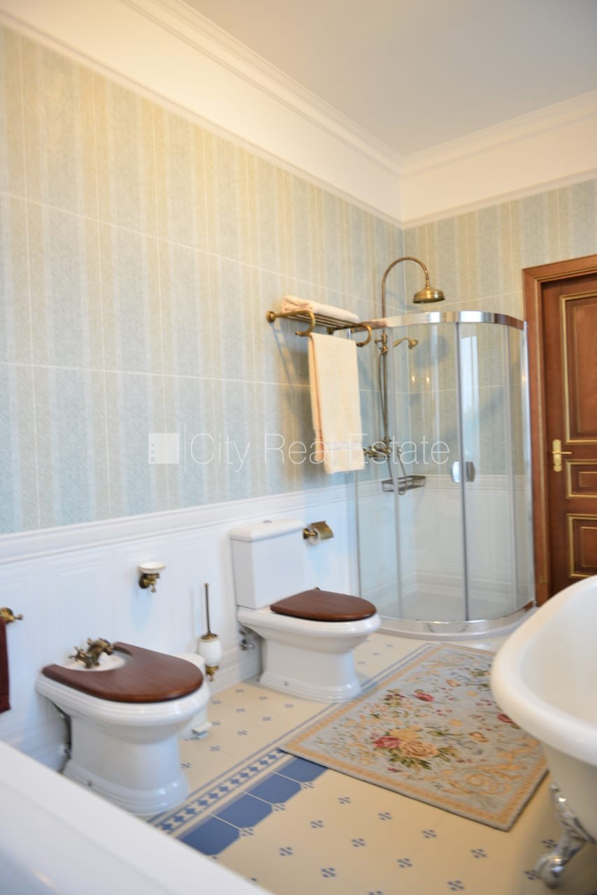 Sludinājumi. Fasādes māja, renovēta māja, ieeja no ielas, balkons, logi vērsti uz ielas pusi, plašs skats no Cena: 360000 EUR Foto #7