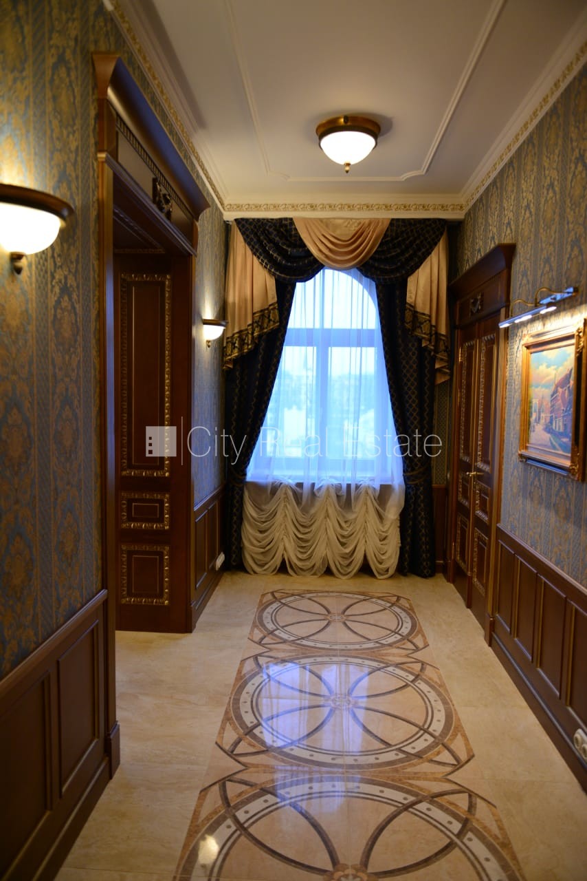 Sludinājumi. Fasādes māja, renovēta māja, ieeja no ielas, balkons, logi vērsti uz ielas pusi, plašs skats no Cena: 360000 EUR Foto #8