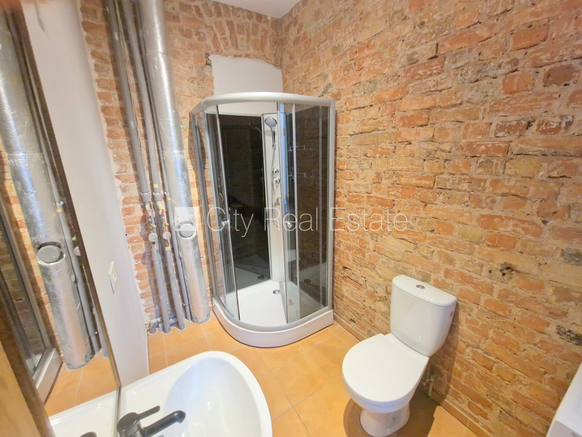 Sludinājumi. Fasādes māja, renovēta māja, labiekārtota apzaļumota teritorija, slēgts pagalms, ieeja no ielas, Cena: 270 EUR/mēn Foto #3