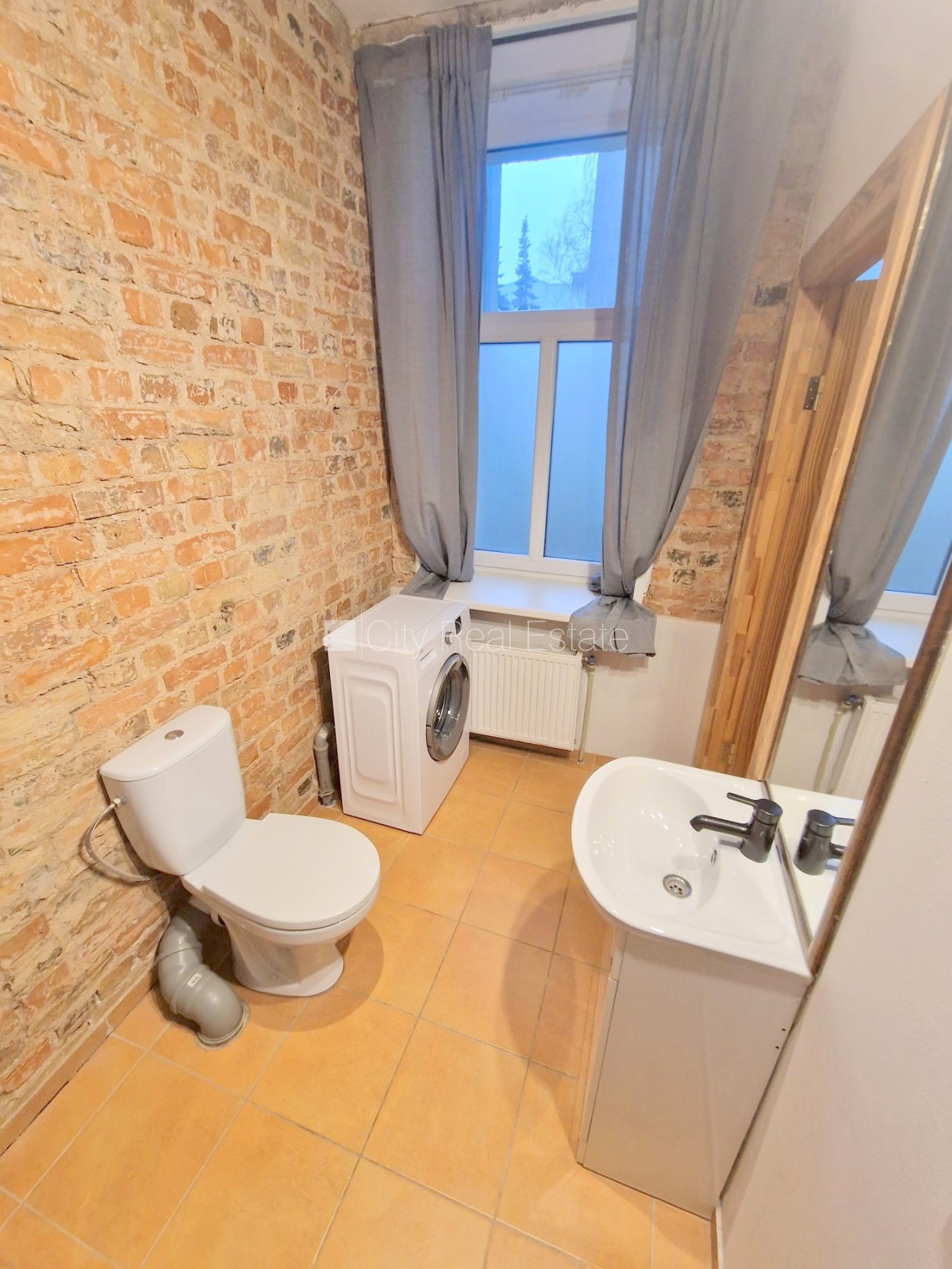 Sludinājumi. Fasādes māja, renovēta māja, labiekārtota apzaļumota teritorija, slēgts pagalms, ieeja no ielas, Cena: 270 EUR/mēn Foto #5