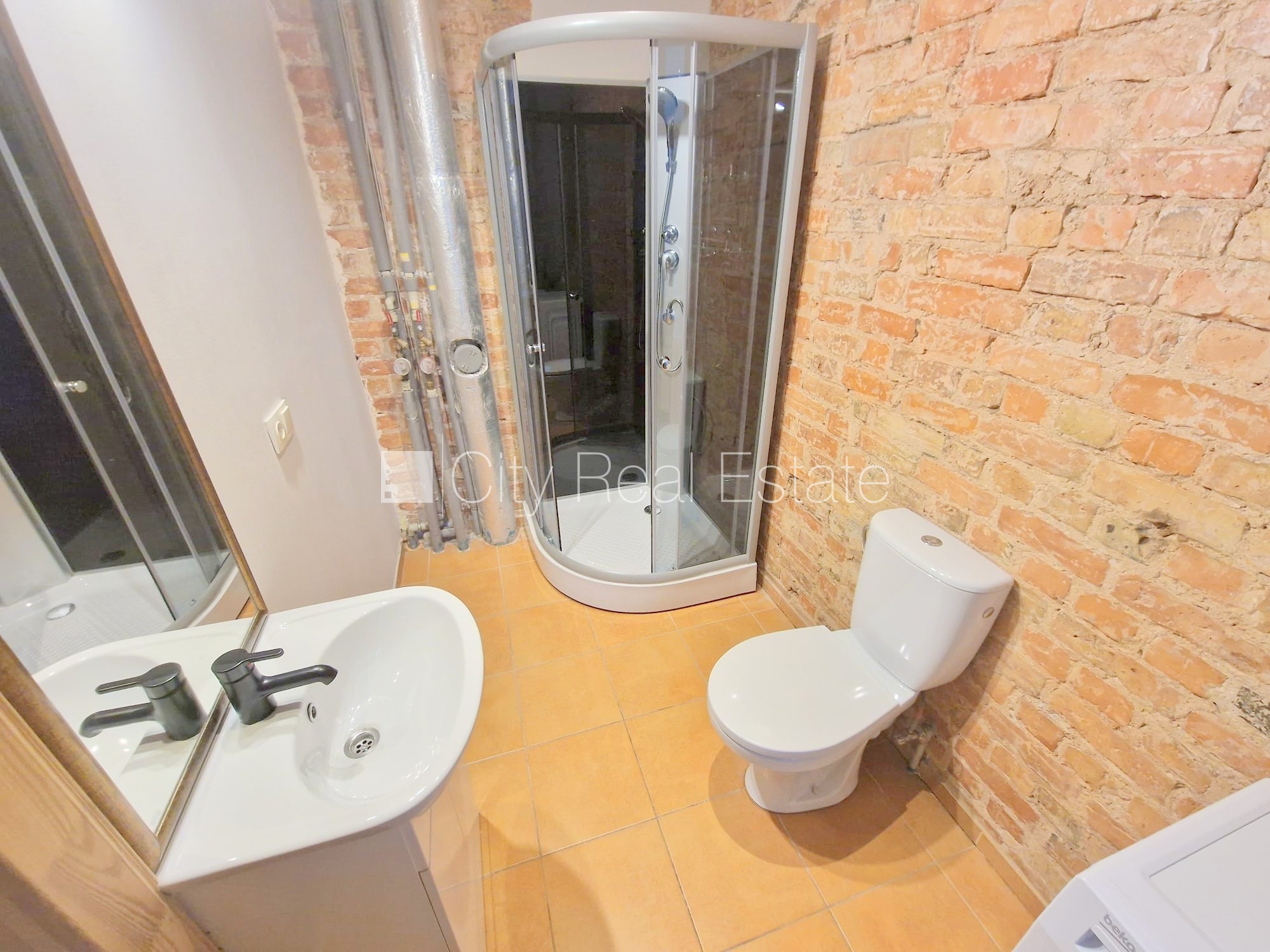 Sludinājumi. Fasādes māja, renovēta māja, labiekārtota apzaļumota teritorija, slēgts pagalms, ieeja no ielas, Cena: 270 EUR/mēn Foto #11