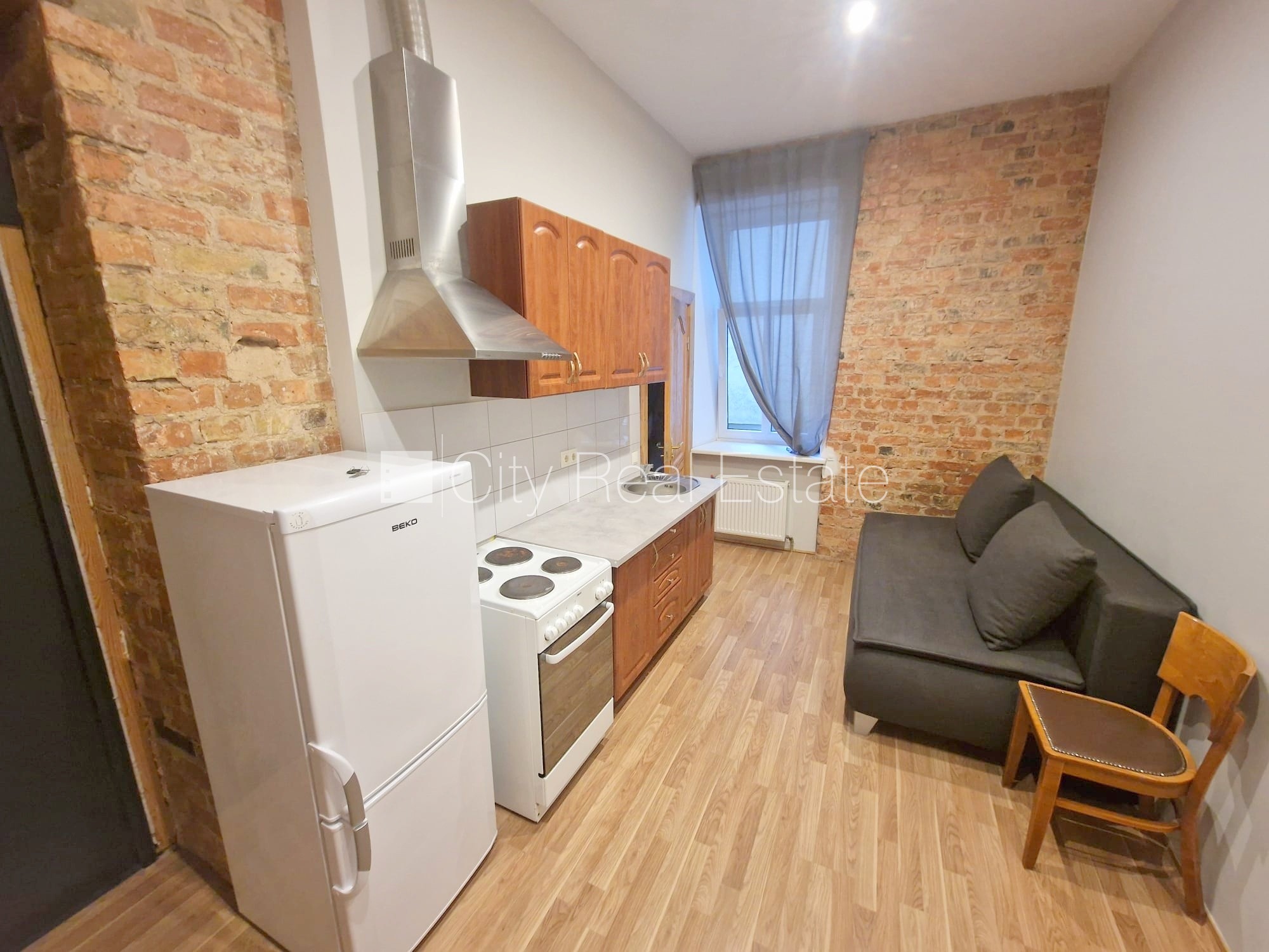 Sludinājumi. Fasādes māja, renovēta māja, labiekārtota apzaļumota teritorija, slēgts pagalms, ieeja no ielas, Cena: 270 EUR/mēn Foto #10