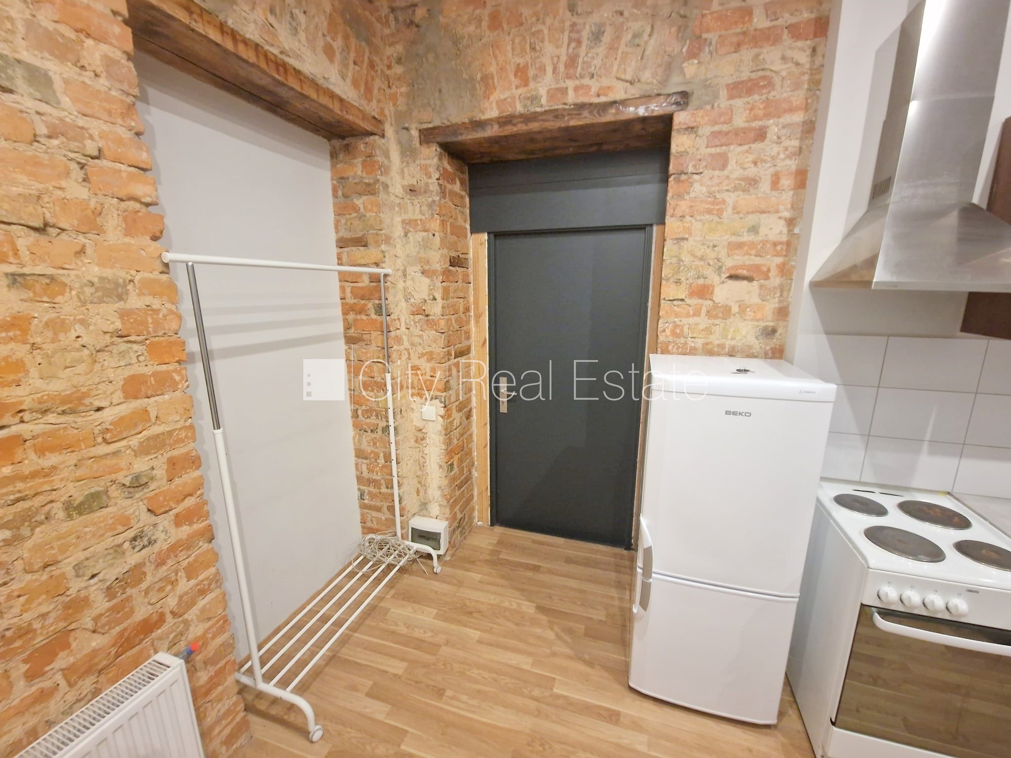 Sludinājumi. Fasādes māja, renovēta māja, labiekārtota apzaļumota teritorija, slēgts pagalms, ieeja no ielas, Cena: 270 EUR/mēn Foto #7