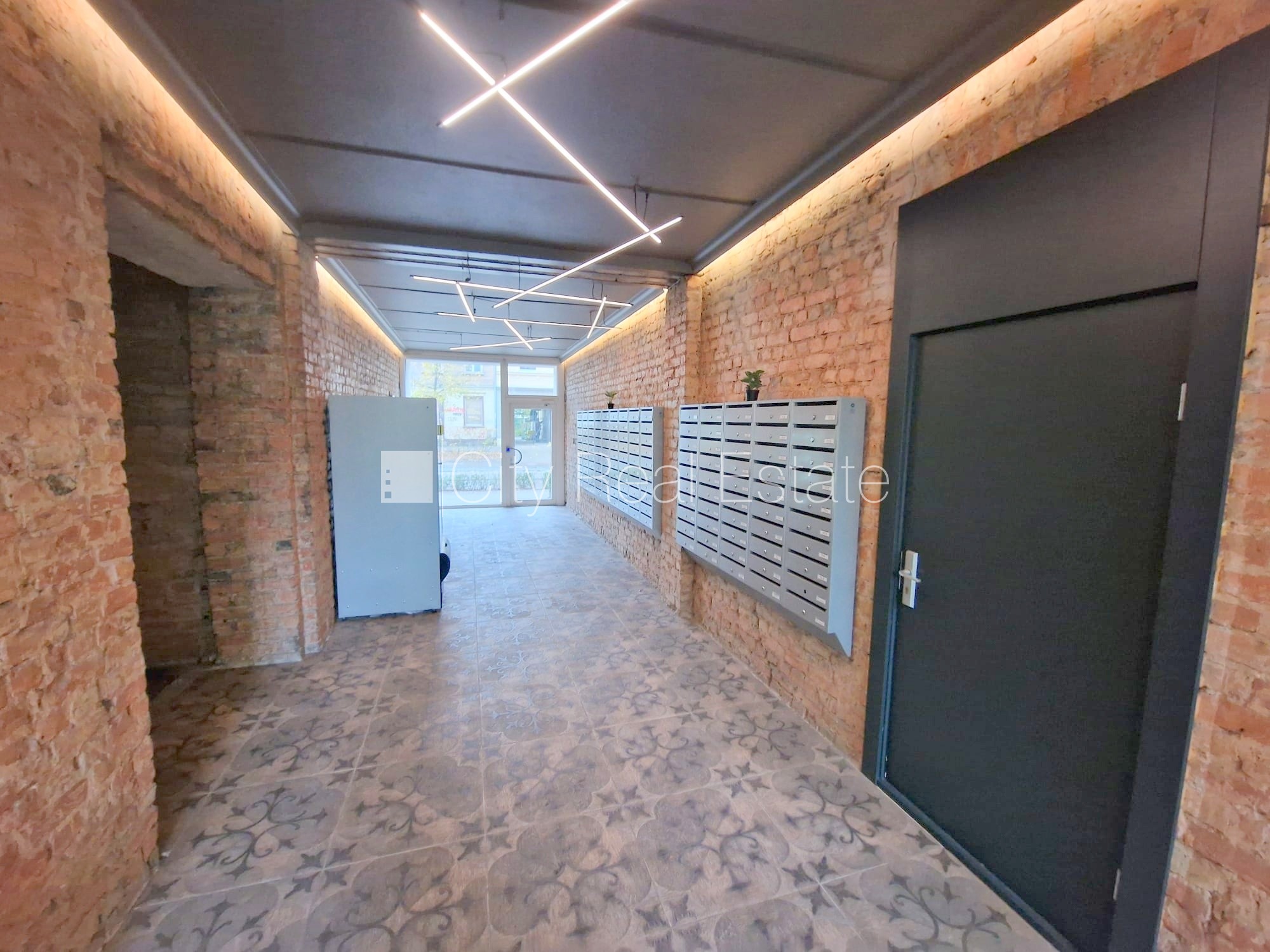 Sludinājumi. Fasādes māja, renovēta māja, labiekārtota apzaļumota teritorija, slēgts pagalms, ieeja no ielas, Cena: 270 EUR/mēn Foto #15