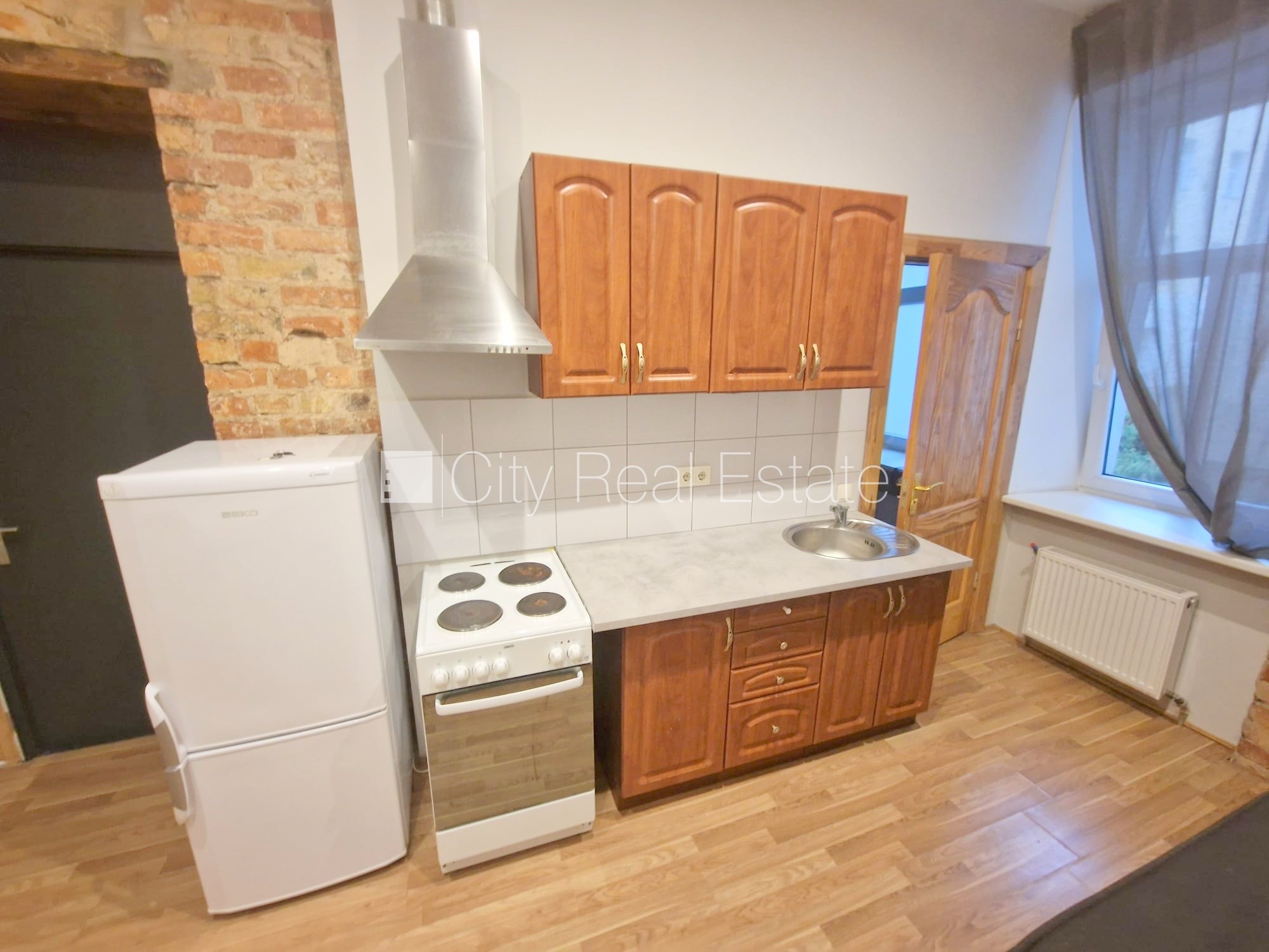 Sludinājumi. Fasādes māja, renovēta māja, labiekārtota apzaļumota teritorija, slēgts pagalms, ieeja no ielas, Cena: 270 EUR/mēn Foto #1