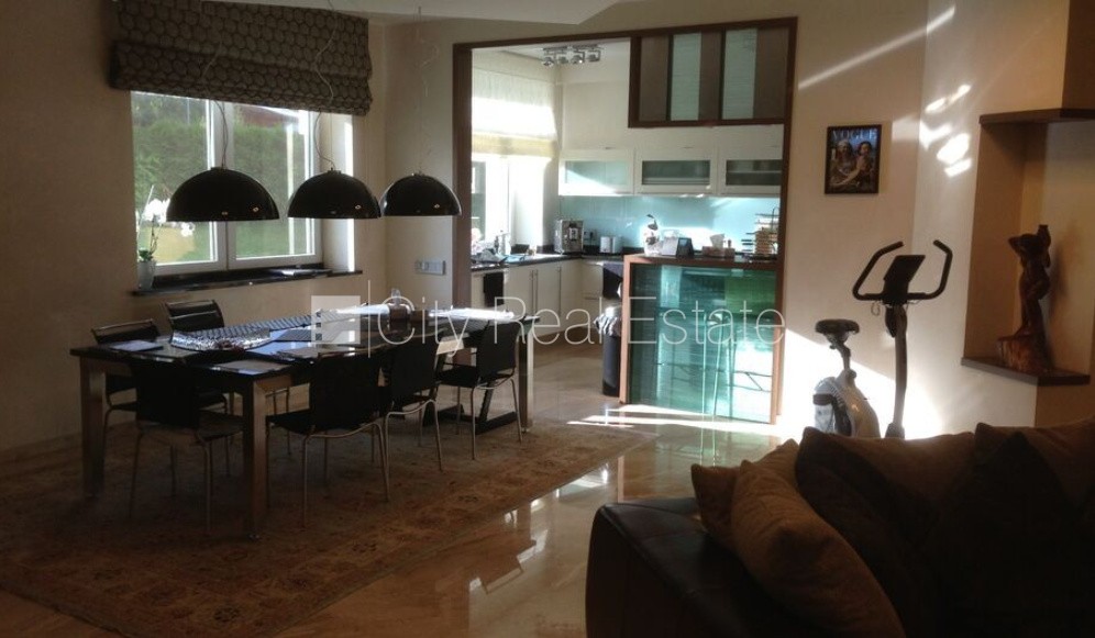 Sludinājumi. Jaunceltne, labiekārtota apzaļumota teritorija, vieta vairākām automašīnām, luksuss apartamenti  Cena: 335000 EUR Foto #2