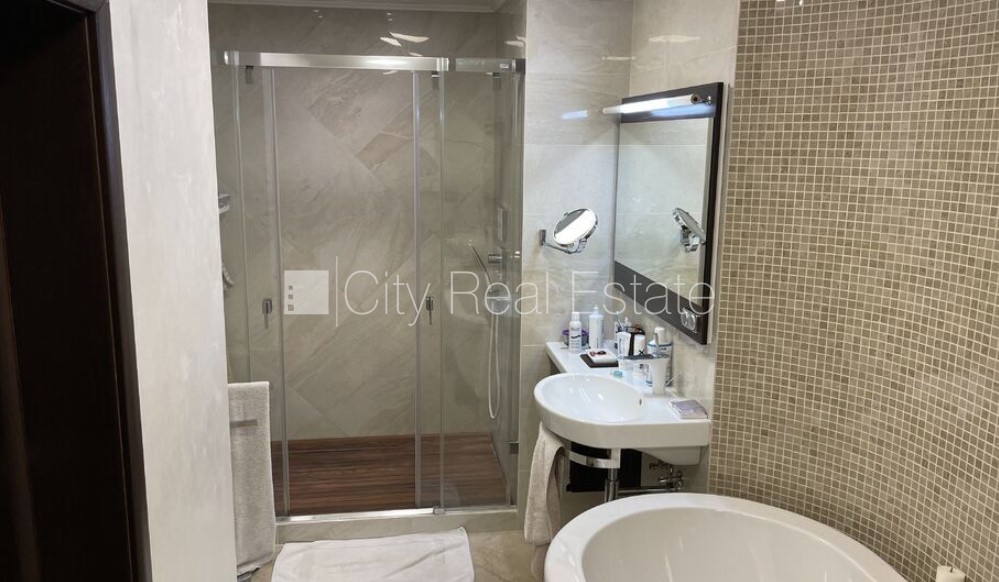 Sludinājumi. Jaunceltne, labiekārtota apzaļumota teritorija, vieta vairākām automašīnām, luksuss apartamenti  Cena: 335000 EUR Foto #16