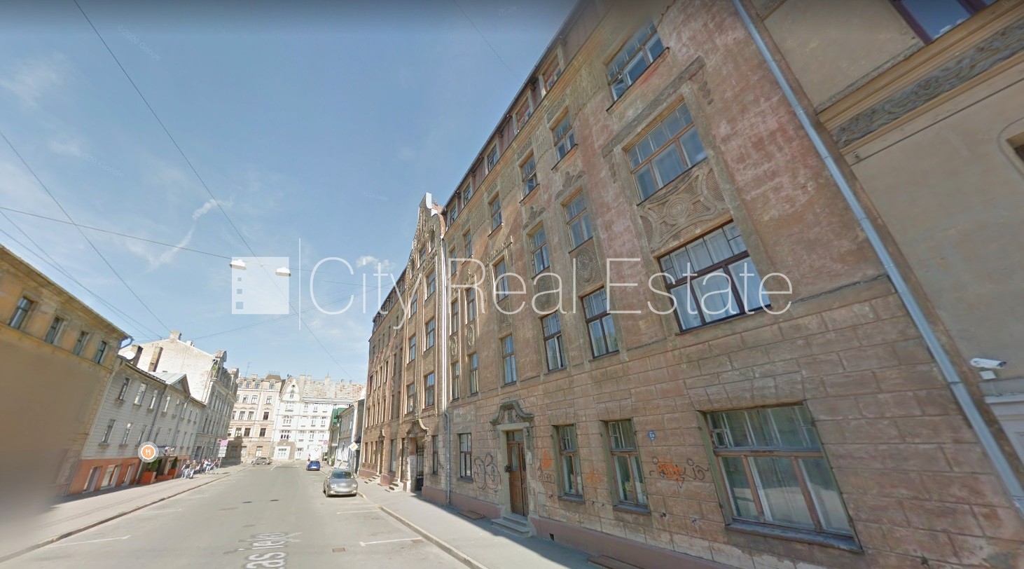 Sludinājumi. Pagalma ēka, slēgts pagalms, ieeja no pagalma, kāpņu telpa pēc kosmētiskā remonta, logi vērsti uz Cena: 360 EUR/mēn Foto #16