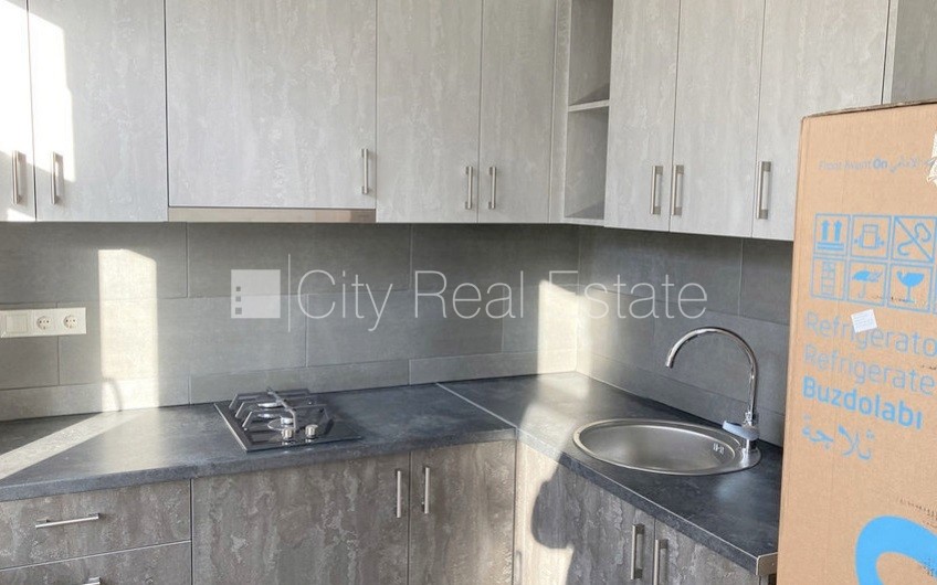 Sludinājumi. Pagalma ēka, slēgts pagalms, ieeja no pagalma, kāpņu telpa pēc kosmētiskā remonta, logi vērsti uz Cena: 360 EUR/mēn Foto #2