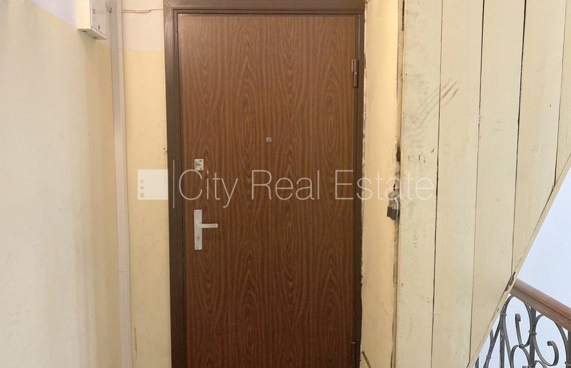 Sludinājumi. Pagalma ēka, slēgts pagalms, ieeja no pagalma, kāpņu telpa pēc kosmētiskā remonta, logi vērsti uz Cena: 360 EUR/mēn Foto #12