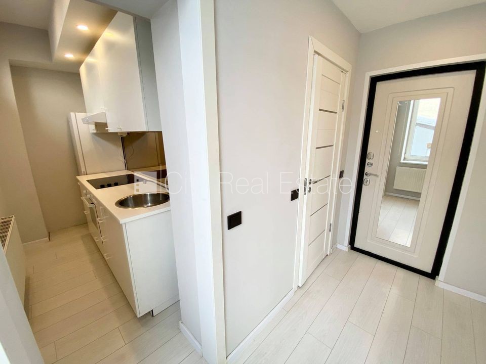 Sludinājumi. Fasādes māja, renovēta māja, ieeja no ielas, ir lifts, kāpņu telpa pēc kapitālā remonta, logi Cena: 330 EUR/mēn Foto #8