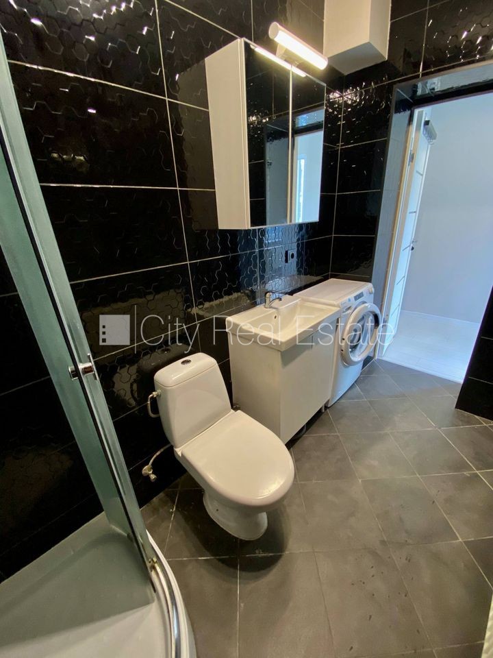 Sludinājumi. Fasādes māja, renovēta māja, ieeja no ielas, ir lifts, kāpņu telpa pēc kapitālā remonta, logi Cena: 330 EUR/mēn Foto #12