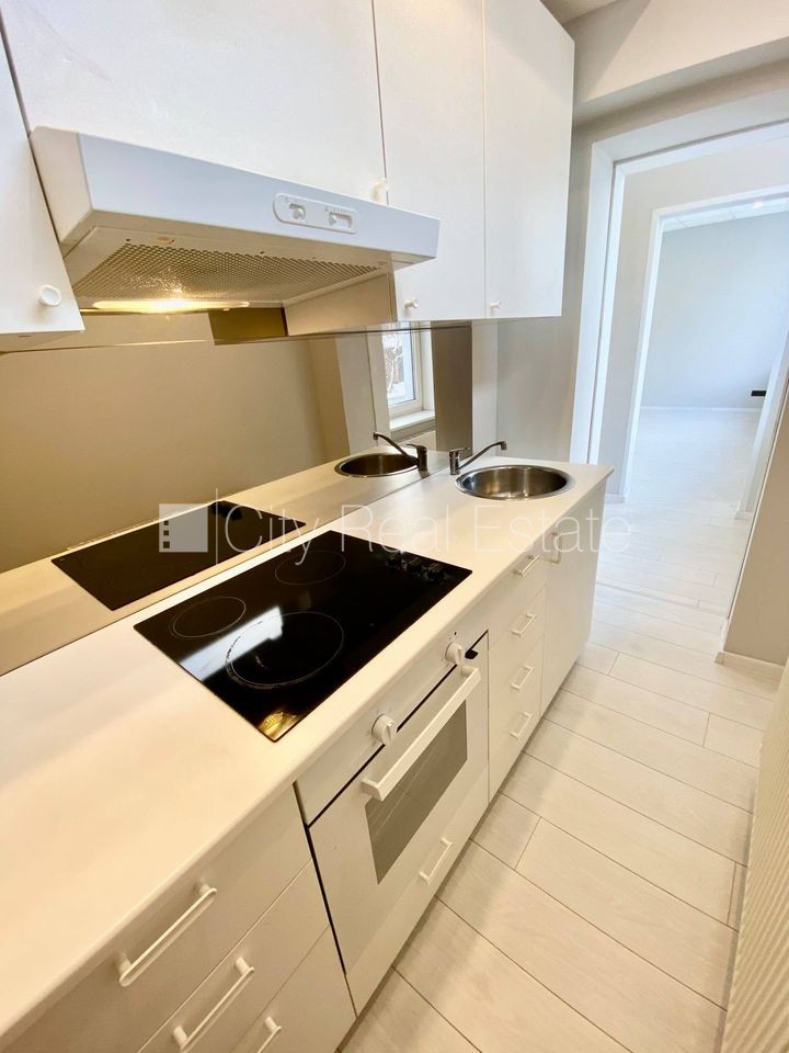 Sludinājumi. Fasādes māja, renovēta māja, ieeja no ielas, ir lifts, kāpņu telpa pēc kapitālā remonta, logi Cena: 330 EUR/mēn Foto #10