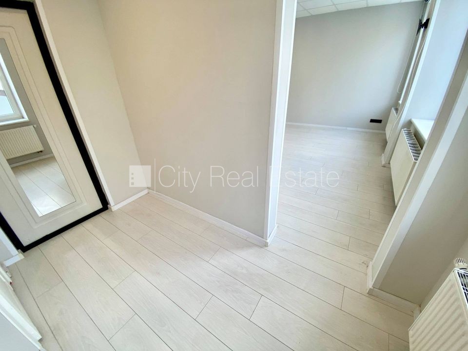 Sludinājumi. Fasādes māja, renovēta māja, ieeja no ielas, ir lifts, kāpņu telpa pēc kapitālā remonta, logi Cena: 330 EUR/mēn Foto #7