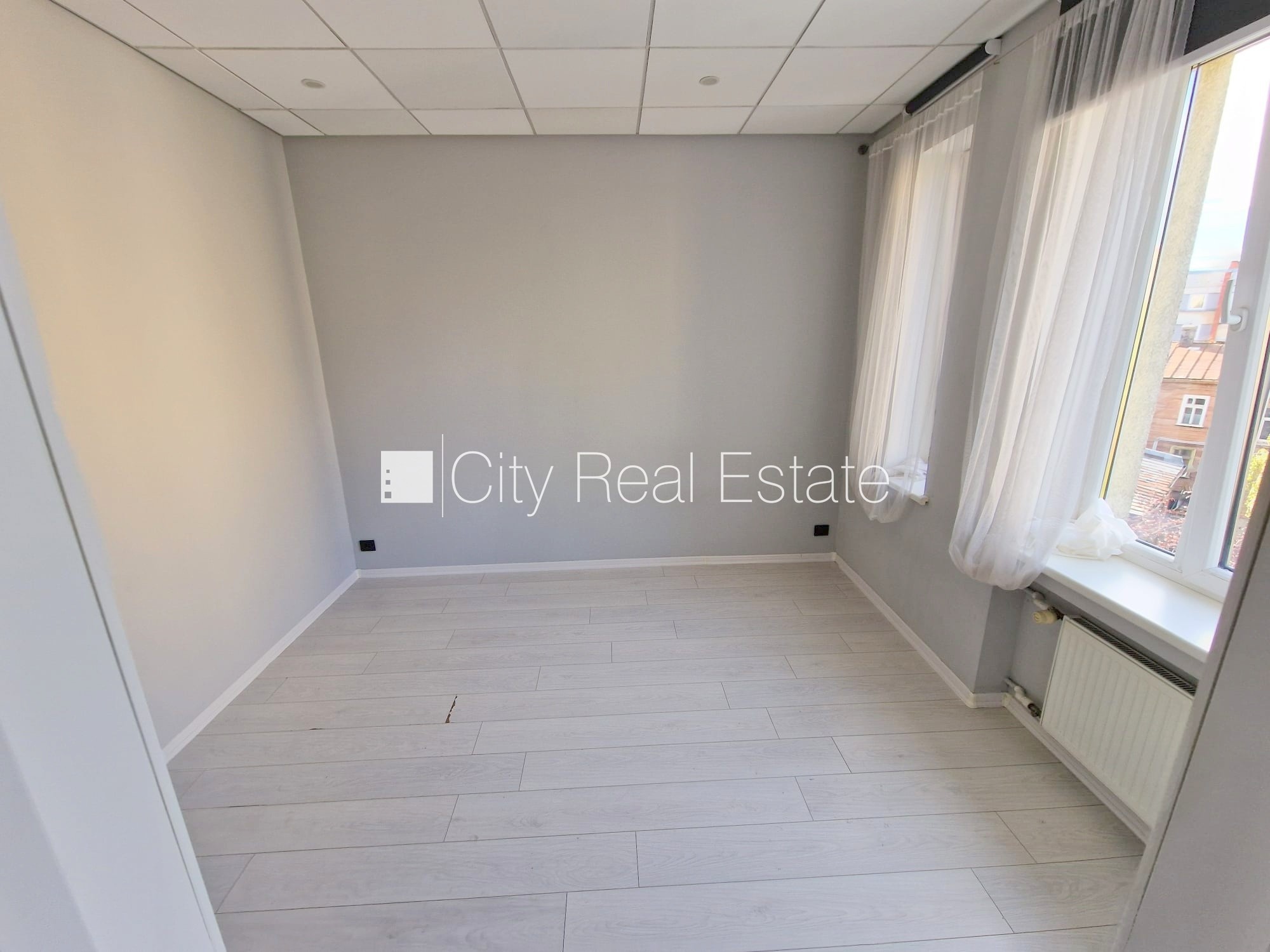 Объявление. Фасадный дом, реновированный дом, вход с улицы, лифт, лестничная клетка после капитального ремонта, Цена: 300 EUR/мес. Foto #5