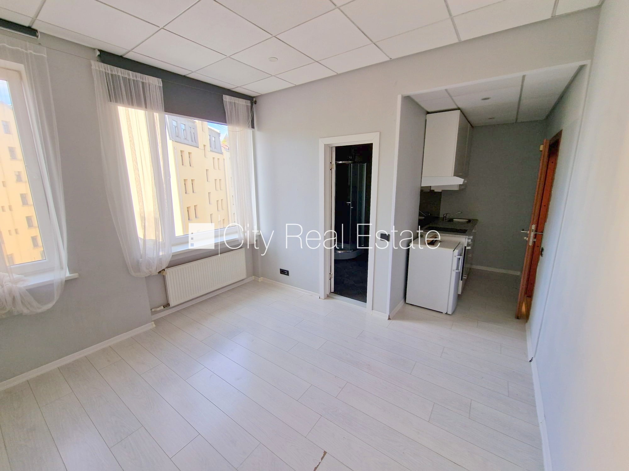 Объявление. Фасадный дом, реновированный дом, вход с улицы, лифт, лестничная клетка после капитального ремонта, Цена: 300 EUR/мес. Foto #3