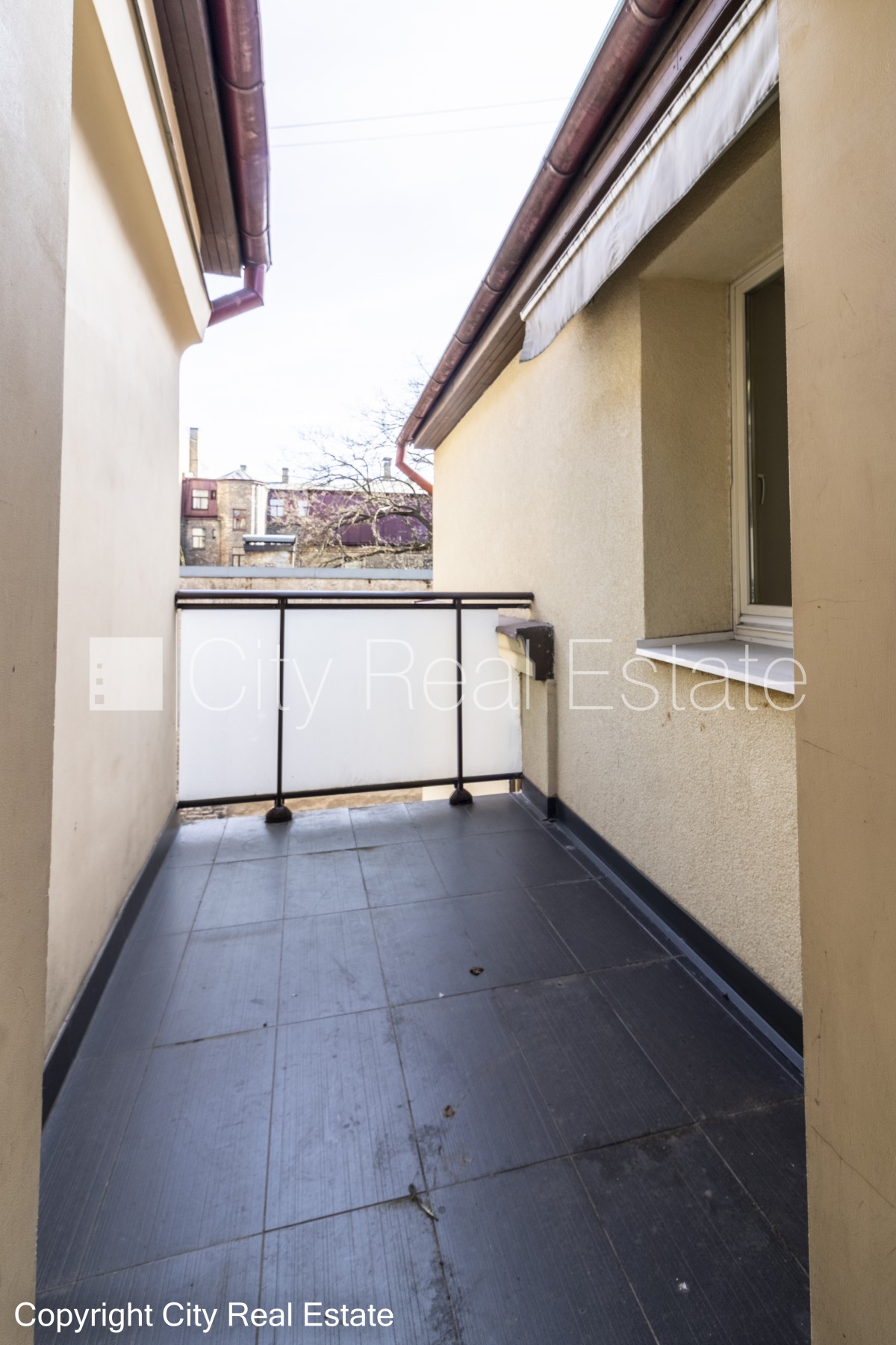 Sludinājumi. Fasādes māja, slēgts pagalms, garāža vienai automašīnai, vieta vairākām automašīnām, ieeja no Cena: 1600 EUR/mēn Foto #23