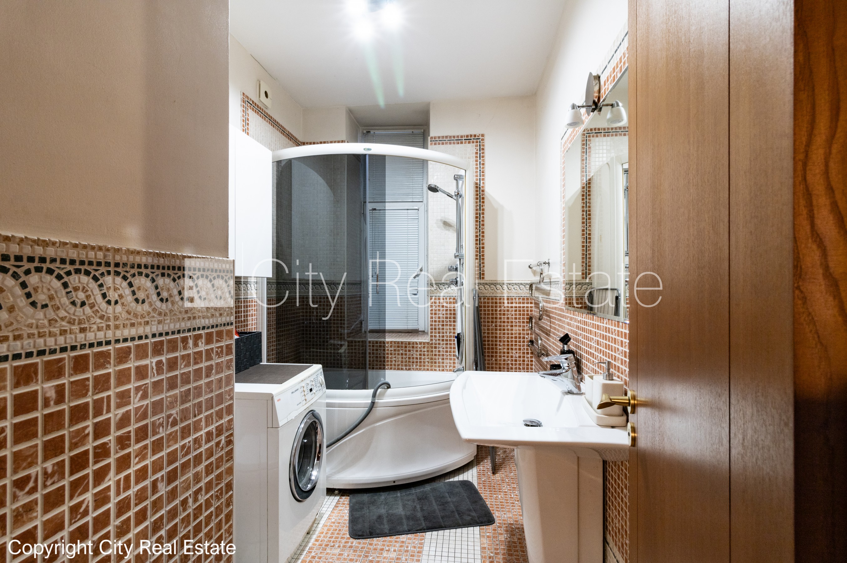 Sludinājumi. Renovēta māja, maksas stāvvieta, ir lifts, guļamistabu skaits 1 gab., viesistaba, viena istaba Cena: 210000 EUR Foto #10