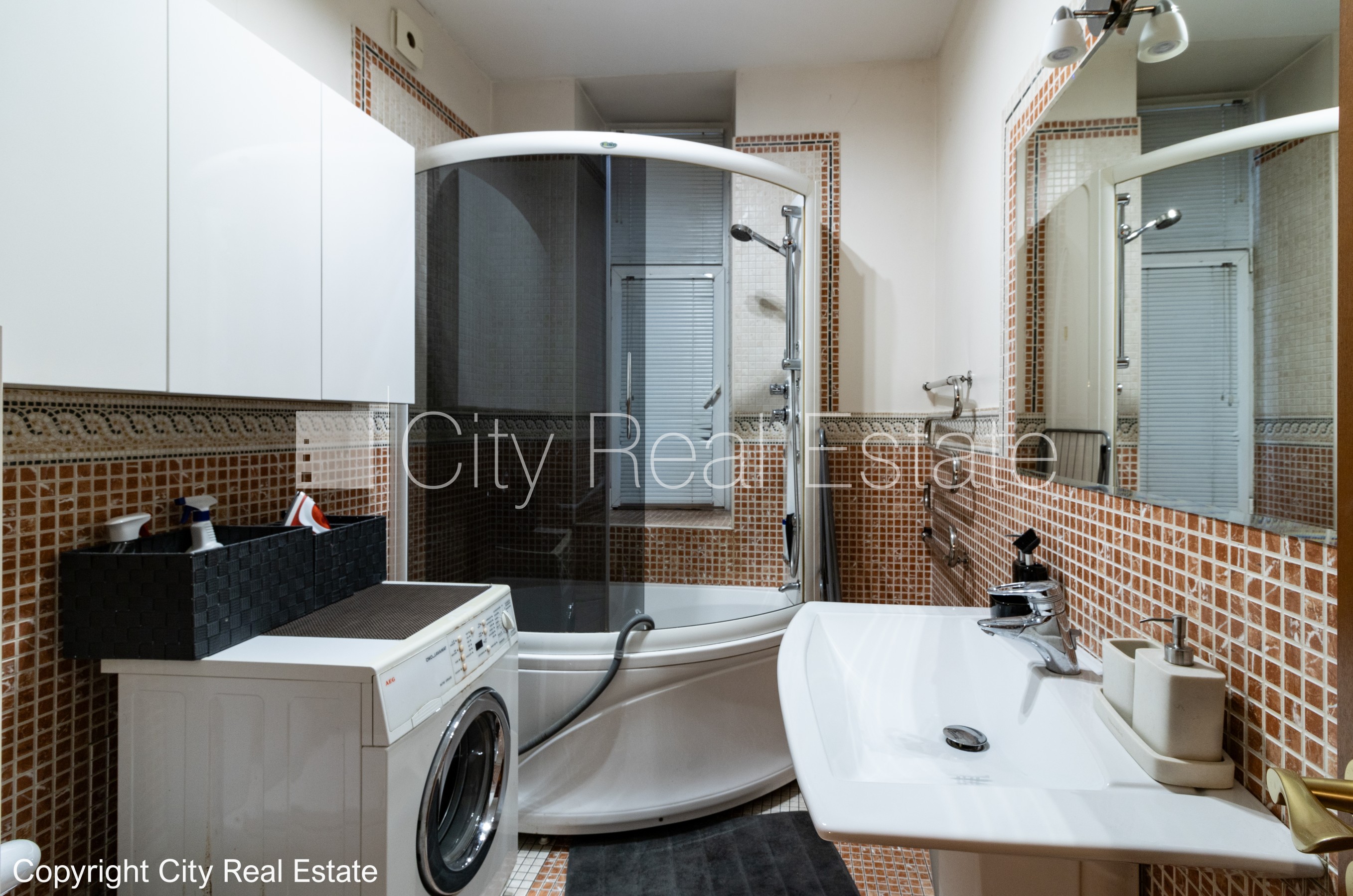 Sludinājumi. Renovēta māja, maksas stāvvieta, ir lifts, guļamistabu skaits 1 gab., viesistaba, viena istaba Cena: 210000 EUR Foto #9